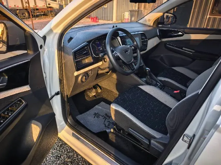 2022 WuLing KaiJie 1.5T 147HP L4 CVT,autocango,china used car exporter,china ev exporter,chinese used car exporter,chinese used ev exporter