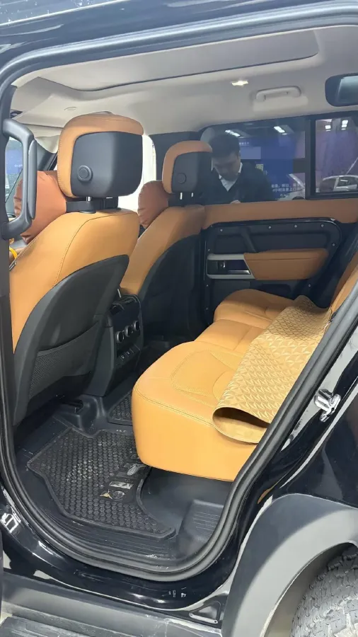 2023 Land Rover Defender 3.0T 400HP L6 8AT,autocango,china used car exporter,china ev exporter,chinese used car exporter,chinese used ev exporter