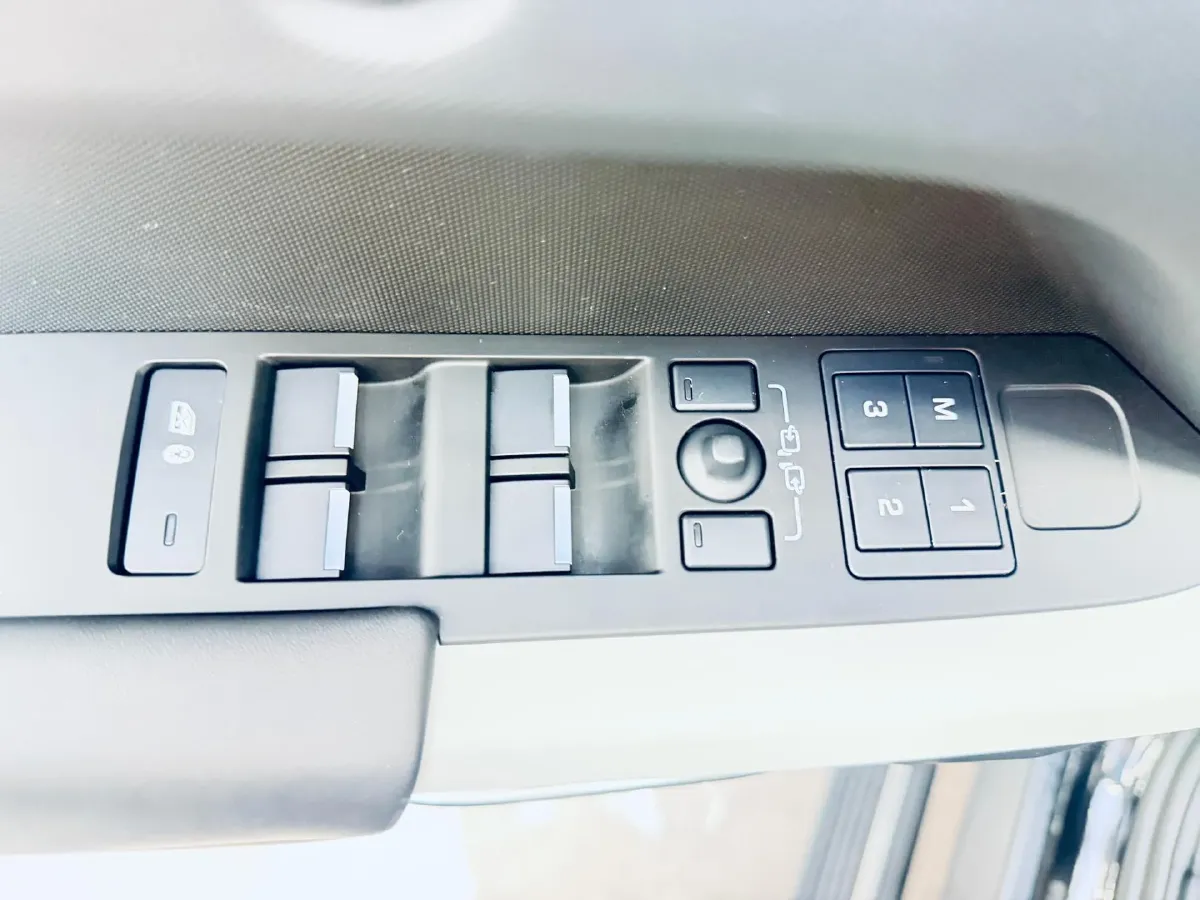 2023 Land Rover Defender 3.0T 400HP L6 8AT,autocango,china used car exporter,china ev exporter,chinese used car exporter,chinese used ev exporter