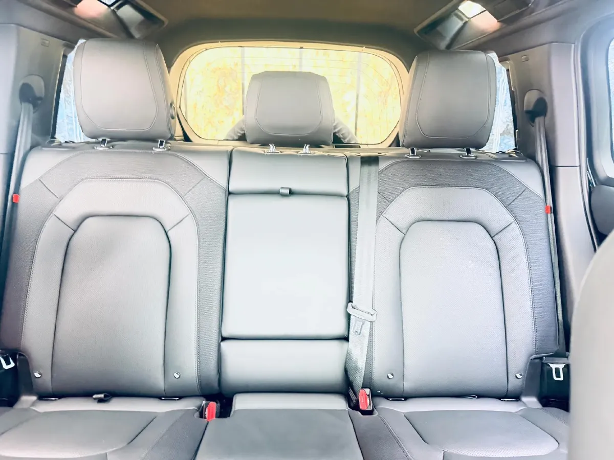 2023 Land Rover Defender 3.0T 400HP L6 8AT,autocango,china used car exporter,china ev exporter,chinese used car exporter,chinese used ev exporter