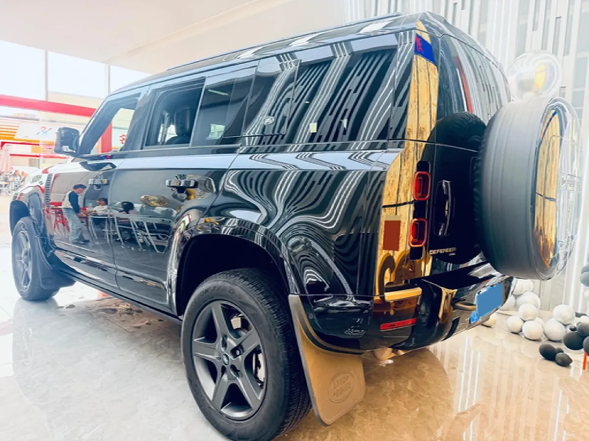 2023 Land Rover Defender 3.0T 400HP L6 8AT,autocango,china used car exporter,china ev exporter,chinese used car exporter,chinese used ev exporter