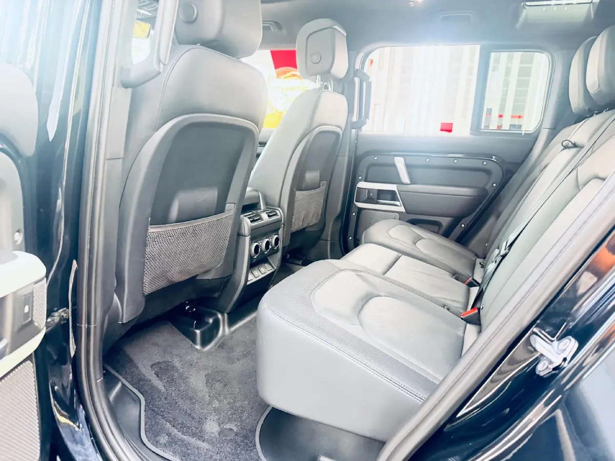 2023 Land Rover Defender 3.0T 400HP L6 8AT,autocango,china used car exporter,china ev exporter,chinese used car exporter,chinese used ev exporter