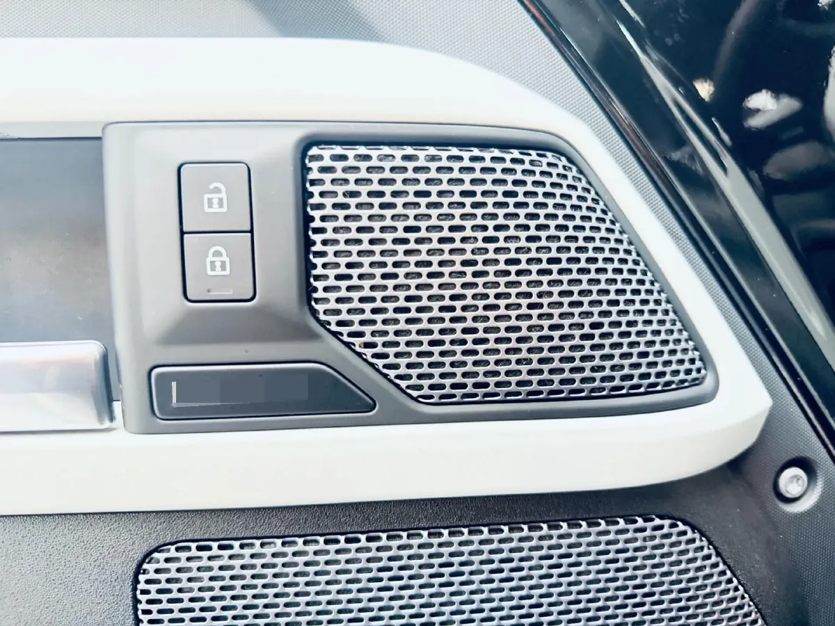 2023 Land Rover Defender 3.0T 400HP L6 8AT,autocango,china used car exporter,china ev exporter,chinese used car exporter,chinese used ev exporter