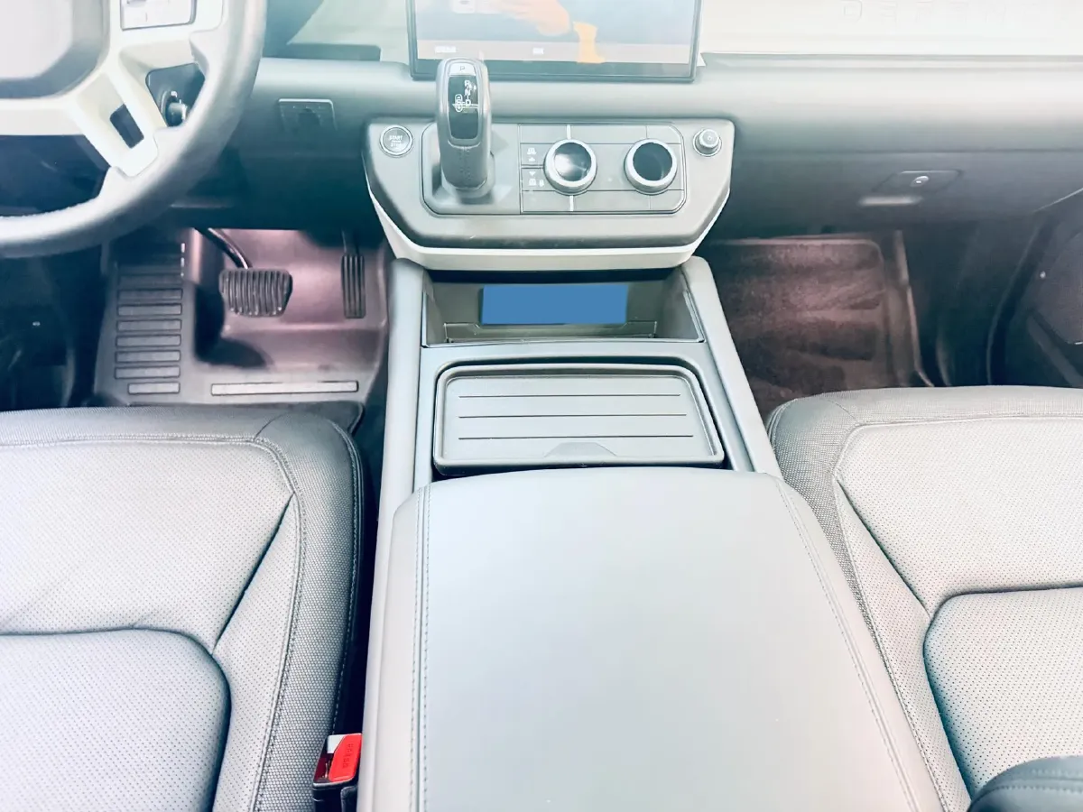 2023 Land Rover Defender 3.0T 400HP L6 8AT,autocango,china used car exporter,china ev exporter,chinese used car exporter,chinese used ev exporter