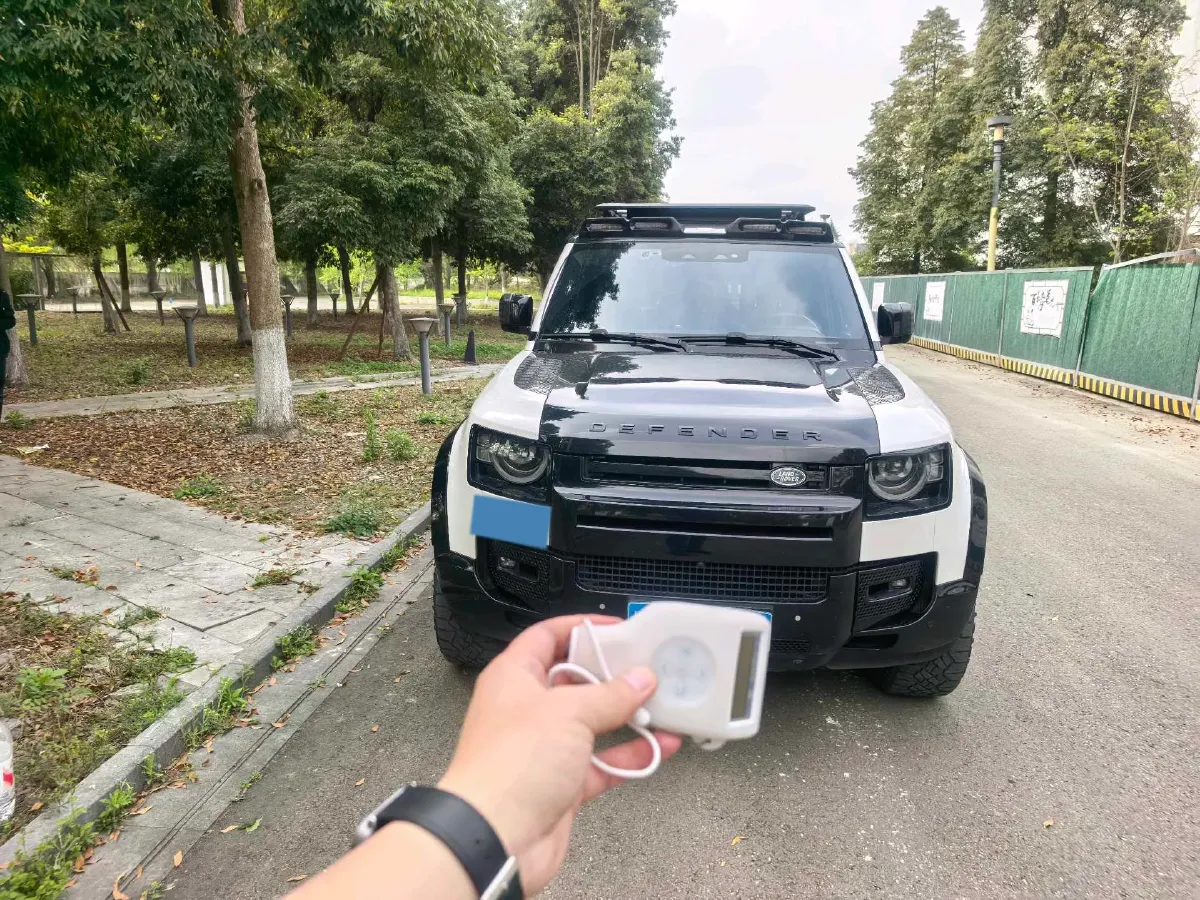 2023 Land Rover Defender 3.0T 400HP L6 8AT,autocango,china used car exporter,china ev exporter,chinese used car exporter,chinese used ev exporter