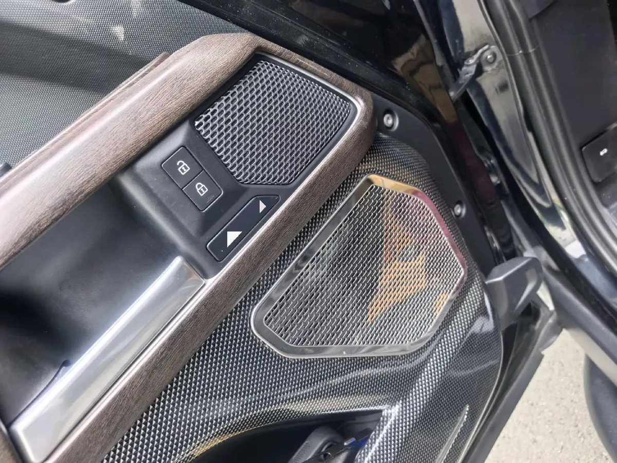 2023 Land Rover Defender 3.0T 400HP L6 8AT,autocango,china used car exporter,china ev exporter,chinese used car exporter,chinese used ev exporter