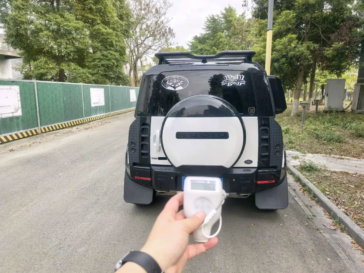 2023 Land Rover Defender 3.0T 400HP L6 8AT,autocango,china used car exporter,china ev exporter,chinese used car exporter,chinese used ev exporter