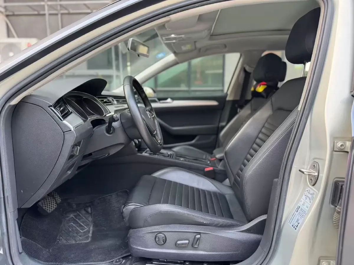 2019 Volkswagen Magotan 2.0T 186HP L4 7DCT,autocango,china used car exporter,china ev exporter,chinese used car exporter,chinese used ev exporter