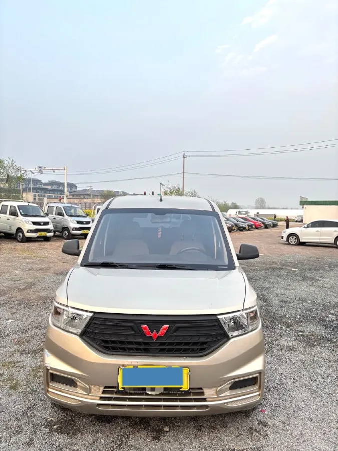 2019 WuLing RongGuang V 1.5L 99HP L4 6MT,autocango,china used car exporter,china ev exporter,chinese used car exporter,chinese used ev exporter