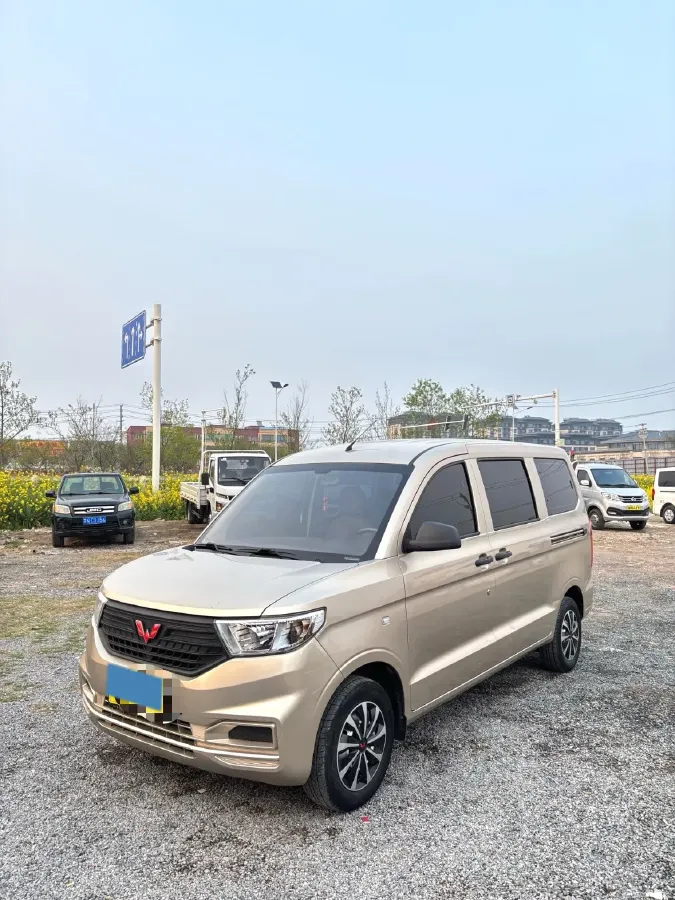 2019 WuLing RongGuang V 1.5L 99HP L4 6MT,autocango,china used car exporter,china ev exporter,chinese used car exporter,chinese used ev exporter