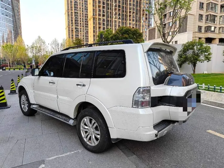 2018 Mitsubishi Pajero 3.0L 174HP V6 5AT,autocango,china used car exporter,china ev exporter,chinese used car exporter,chinese used ev exporter
