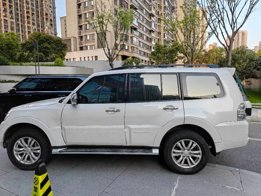 2018 Mitsubishi Pajero 3.0L 174HP V6 5AT,autocango,china used car exporter,china ev exporter,chinese used car exporter,chinese used ev exporter