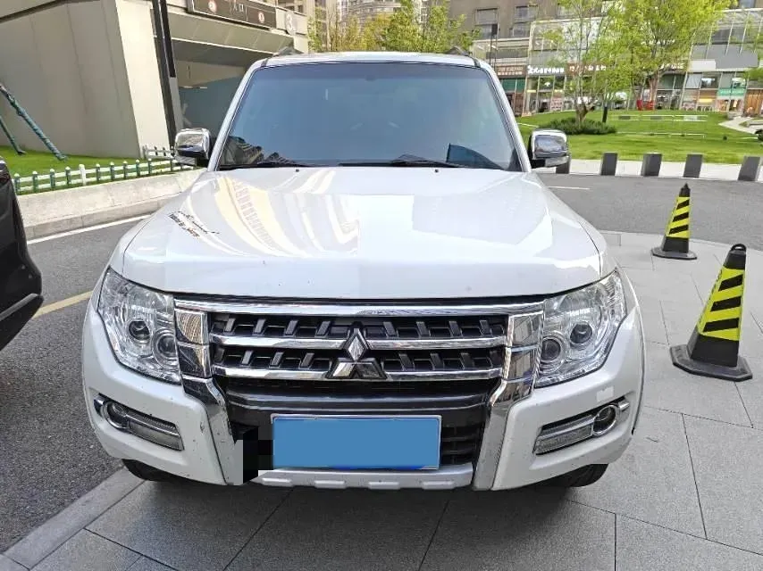 2018 Mitsubishi Pajero 3.0L 174HP V6 5AT,autocango,china used car exporter,china ev exporter,chinese used car exporter,chinese used ev exporter