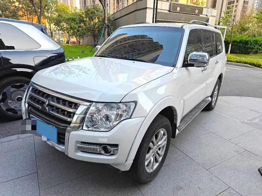 2018 Mitsubishi Pajero 3.0L 174HP V6 5AT,autocango,china used car exporter,china ev exporter,chinese used car exporter,chinese used ev exporter