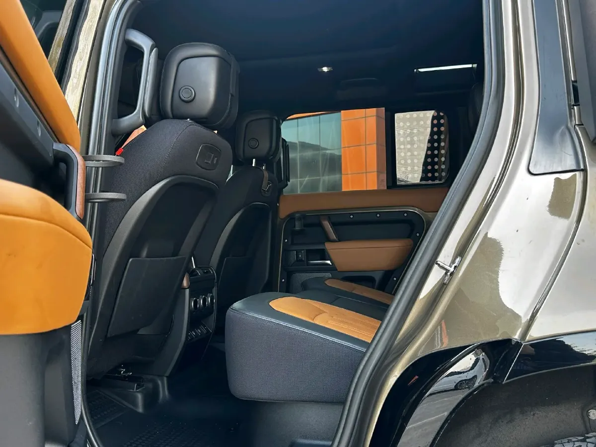 2021 Land Rover Defender 3.0T 400HP L6 8AT,autocango,china used car exporter,china ev exporter,chinese used car exporter,chinese used ev exporter