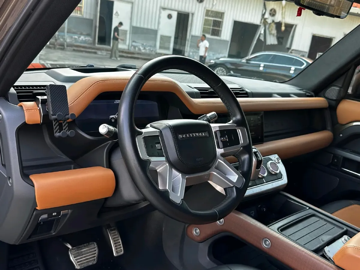 2021 Land Rover Defender 3.0T 400HP L6 8AT,autocango,china used car exporter,china ev exporter,chinese used car exporter,chinese used ev exporter