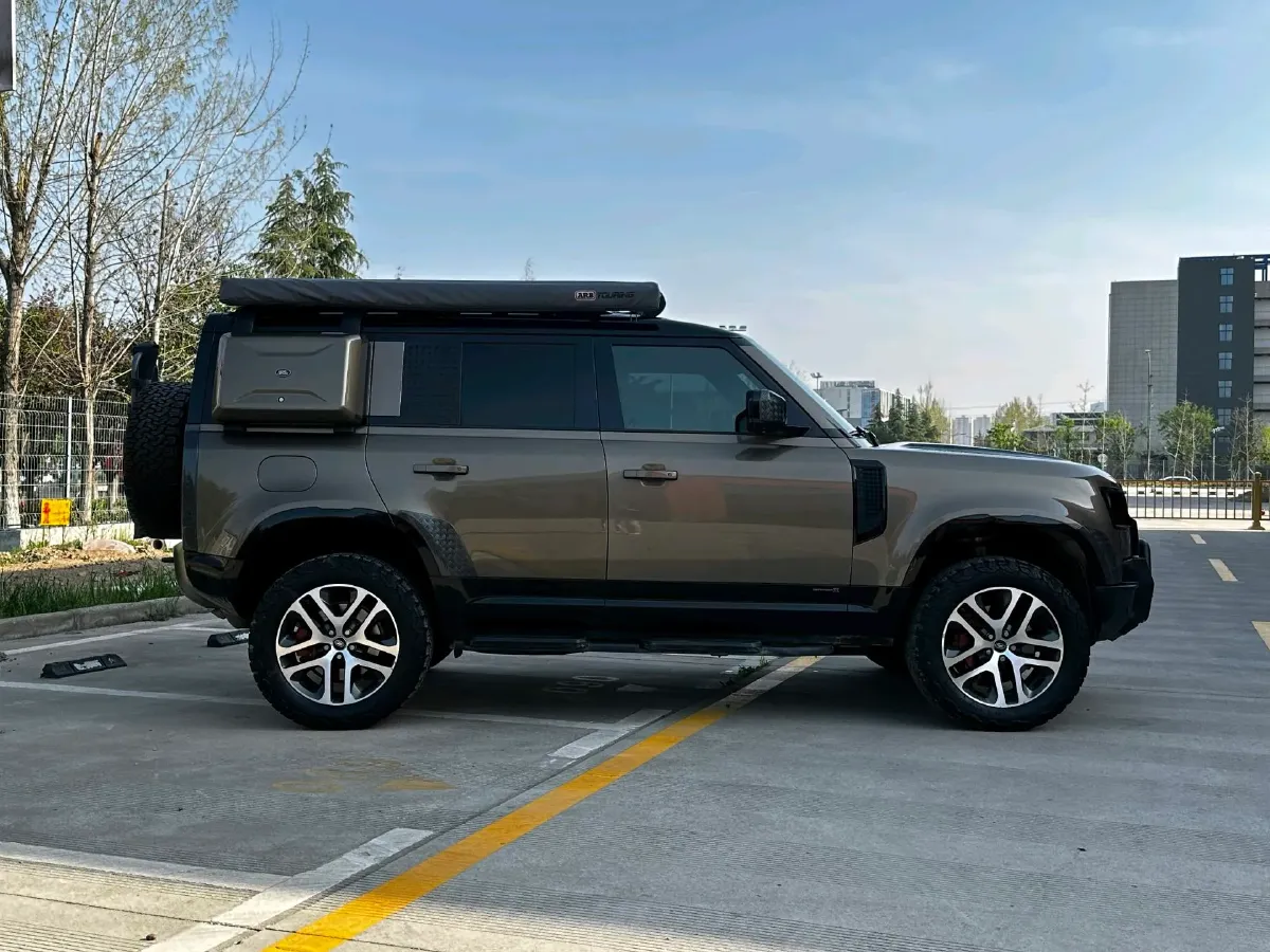 2021 Land Rover Defender 3.0T 400HP L6 8AT,autocango,china used car exporter,china ev exporter,chinese used car exporter,chinese used ev exporter
