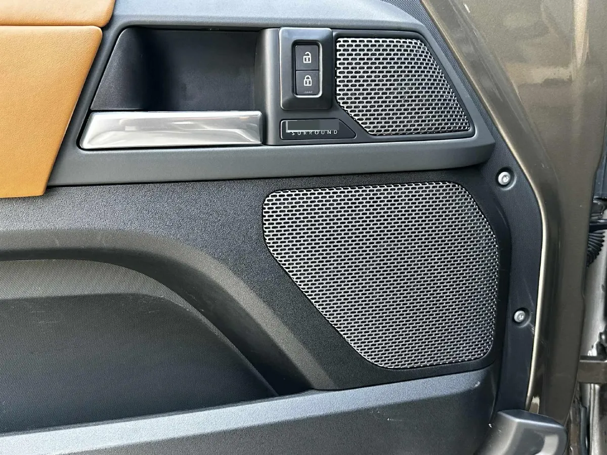 2021 Land Rover Defender 3.0T 400HP L6 8AT,autocango,china used car exporter,china ev exporter,chinese used car exporter,chinese used ev exporter