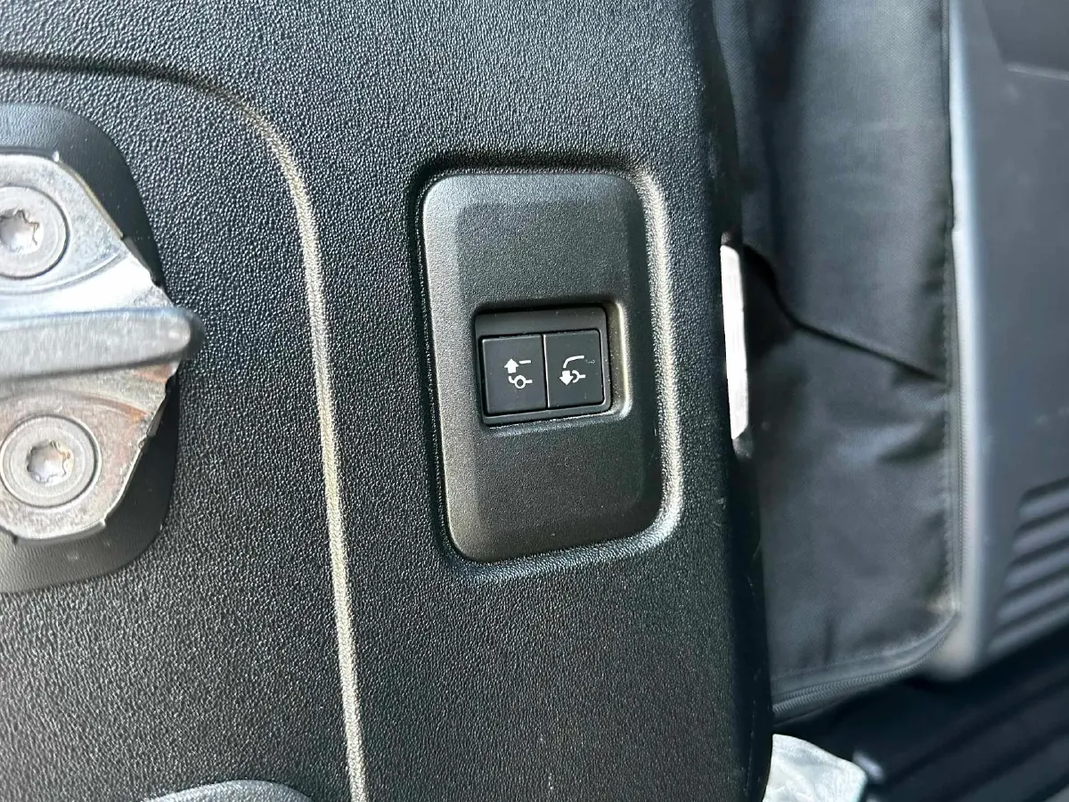 2021 Land Rover Defender 3.0T 400HP L6 8AT,autocango,china used car exporter,china ev exporter,chinese used car exporter,chinese used ev exporter