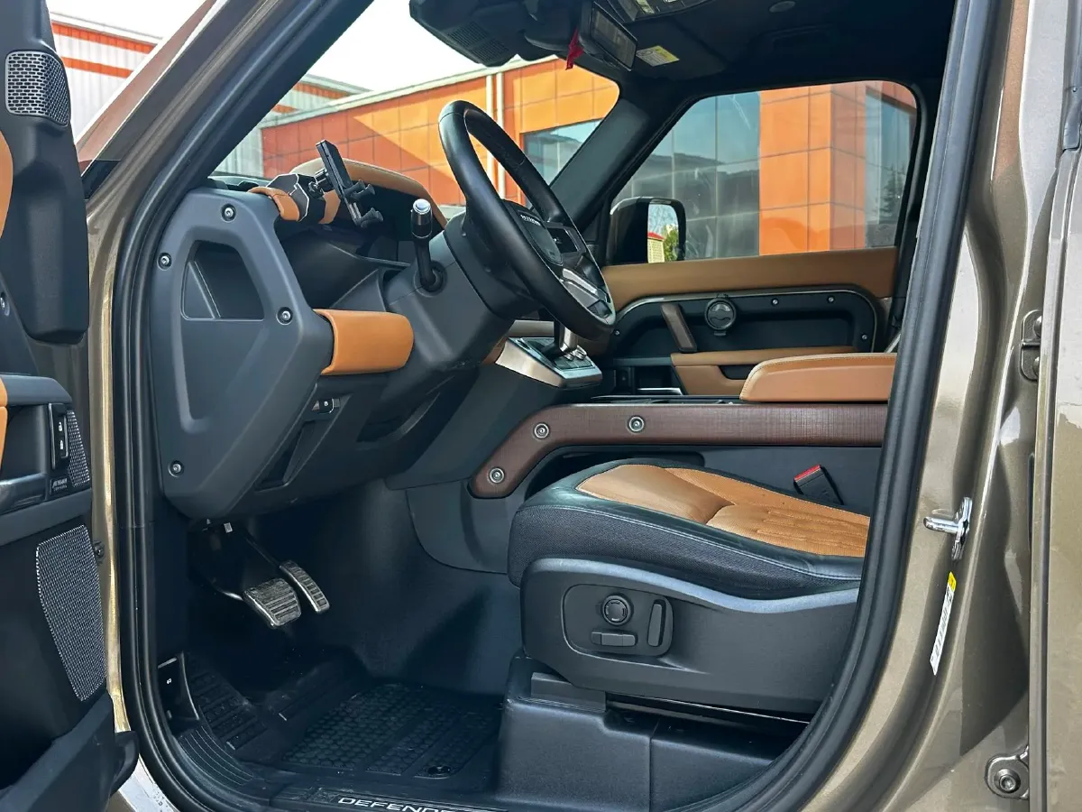 2021 Land Rover Defender 3.0T 400HP L6 8AT,autocango,china used car exporter,china ev exporter,chinese used car exporter,chinese used ev exporter