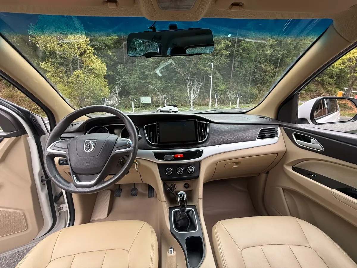 2019 BaoJun 730 1.5L 105HP L4 6MT,autocango,china used car exporter,china ev exporter,chinese used car exporter,chinese used ev exporter