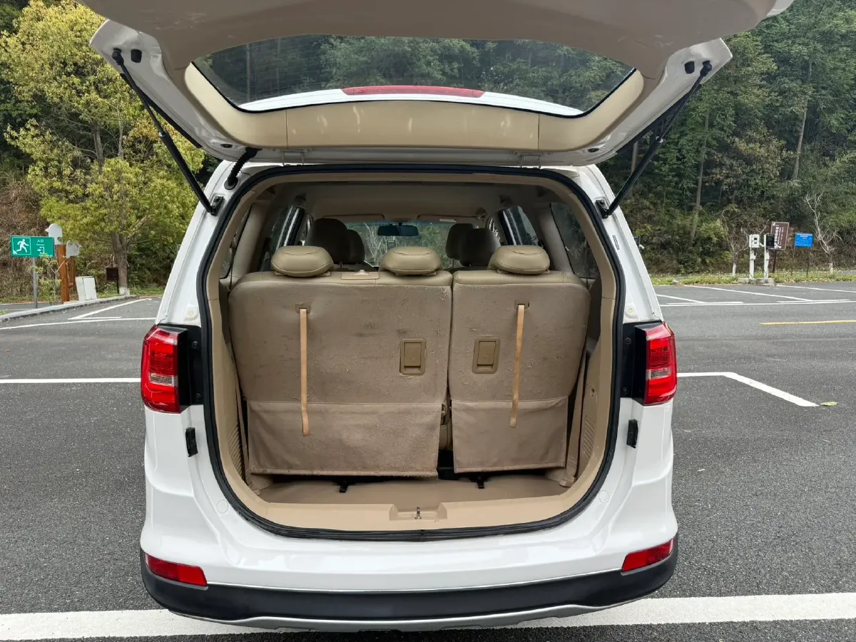 2019 BaoJun 730 1.5L 105HP L4 6MT,autocango,china used car exporter,china ev exporter,chinese used car exporter,chinese used ev exporter