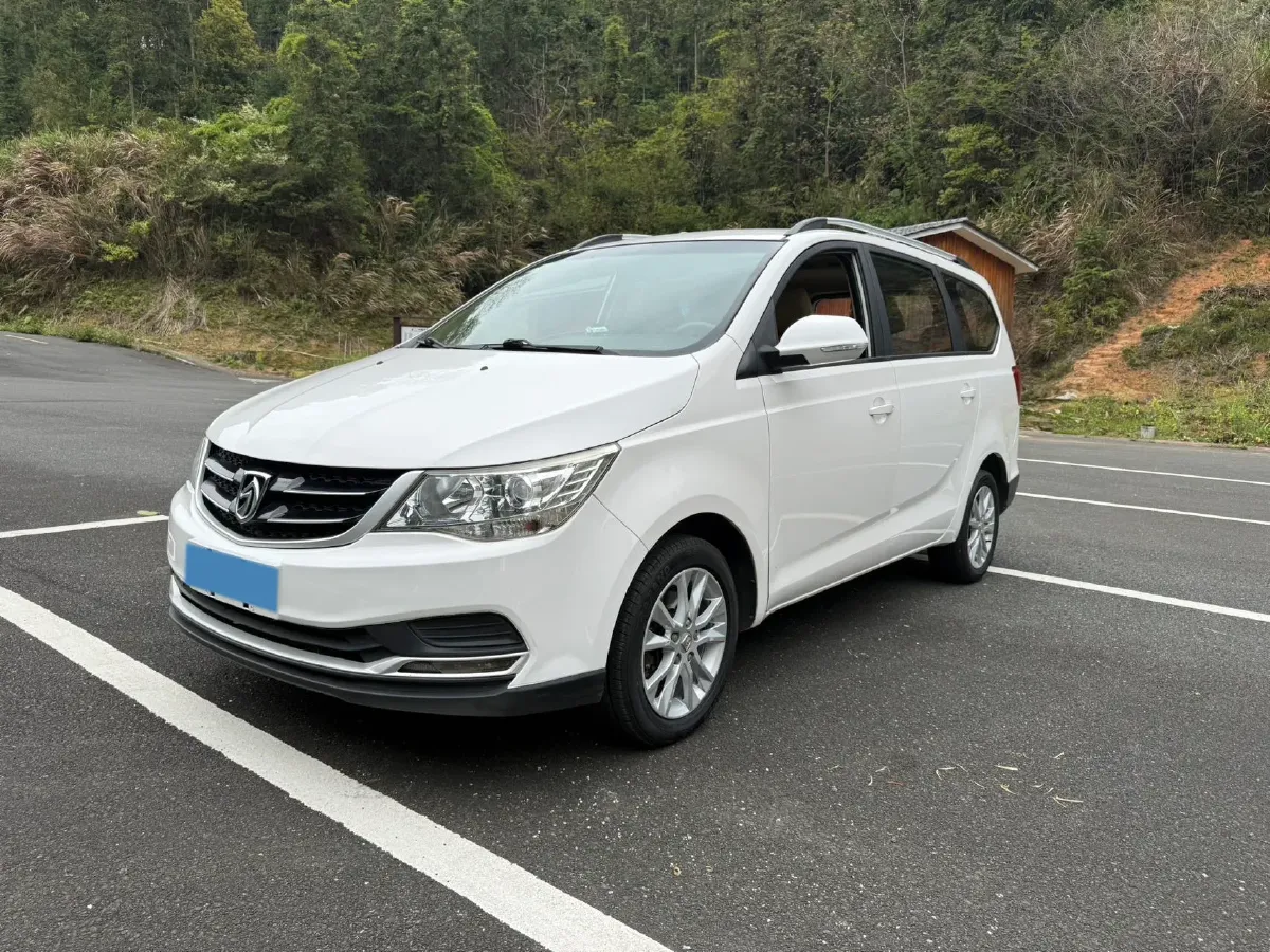 2019 BaoJun 730 1.5L 105HP L4 6MT,autocango,china used car exporter,china ev exporter,chinese used car exporter,chinese used ev exporter