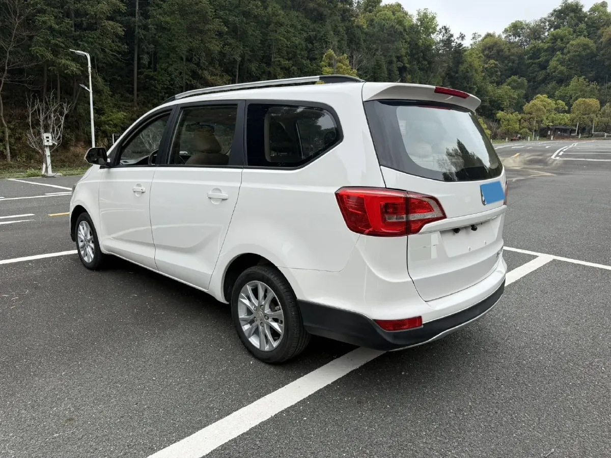 2019 BaoJun 730 1.5L 105HP L4 6MT,autocango,china used car exporter,china ev exporter,chinese used car exporter,chinese used ev exporter