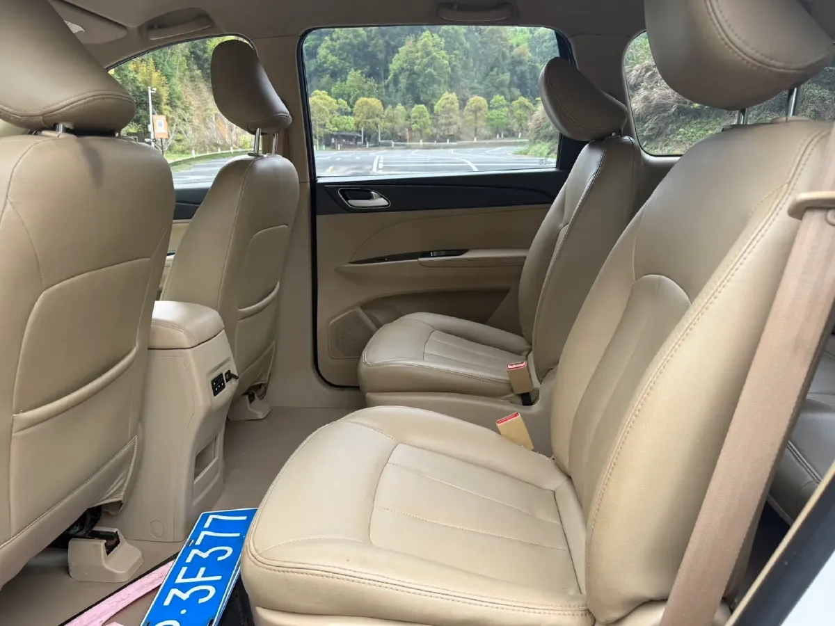 2019 BaoJun 730 1.5L 105HP L4 6MT,autocango,china used car exporter,china ev exporter,chinese used car exporter,chinese used ev exporter