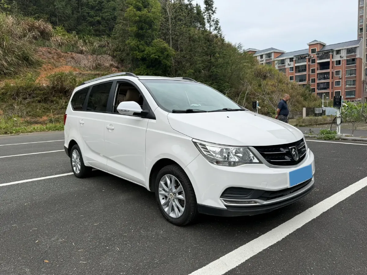 2019 BaoJun 730 1.5L 105HP L4 6MT,autocango,china used car exporter,china ev exporter,chinese used car exporter,chinese used ev exporter
