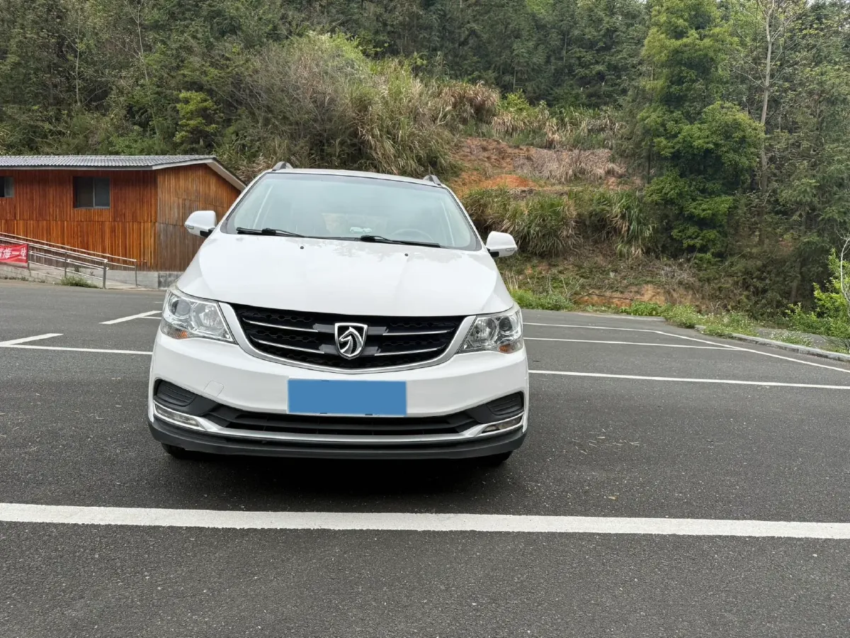 2019 BaoJun 730 1.5L 105HP L4 6MT,autocango,china used car exporter,china ev exporter,chinese used car exporter,chinese used ev exporter