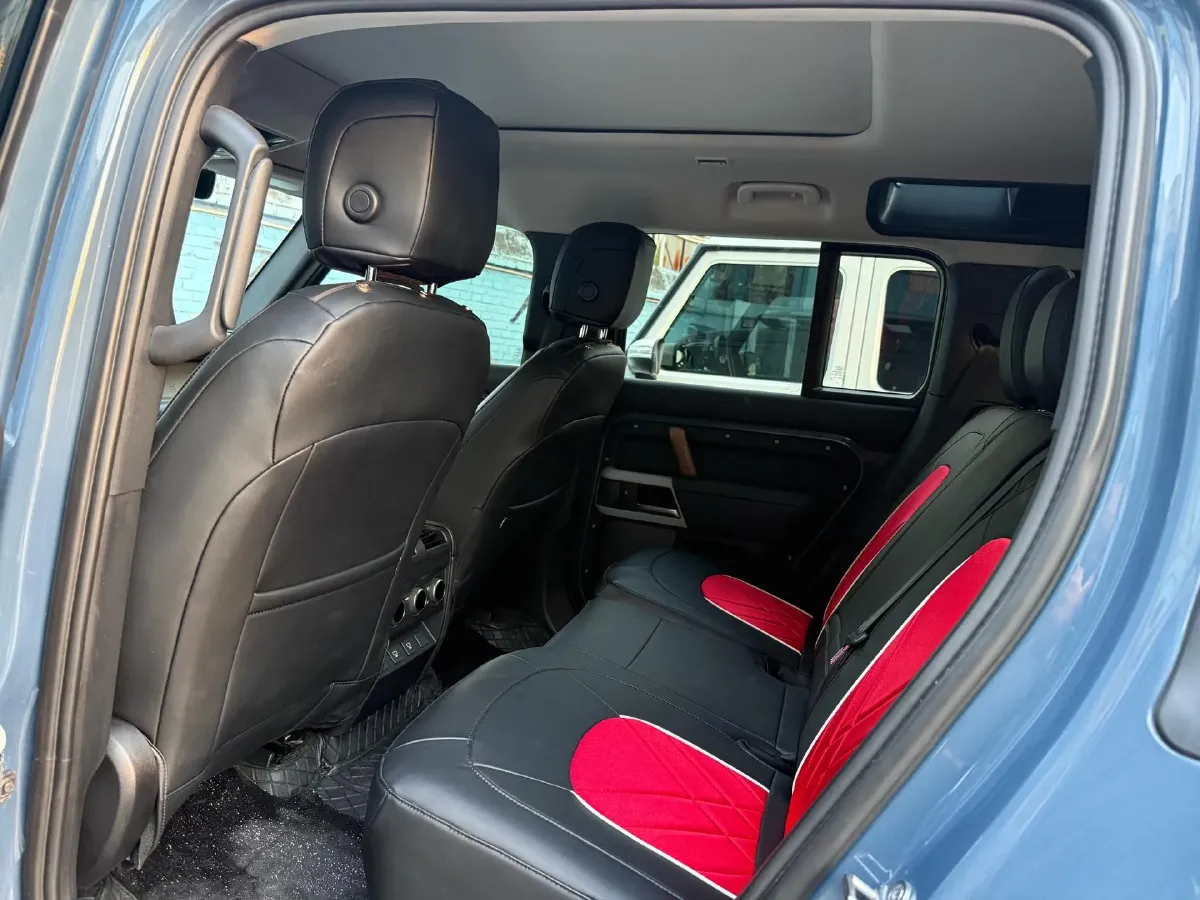 2022 Land Rover Defender 3.0T 400HP L6 8AT,autocango,china used car exporter,china ev exporter,chinese used car exporter,chinese used ev exporter