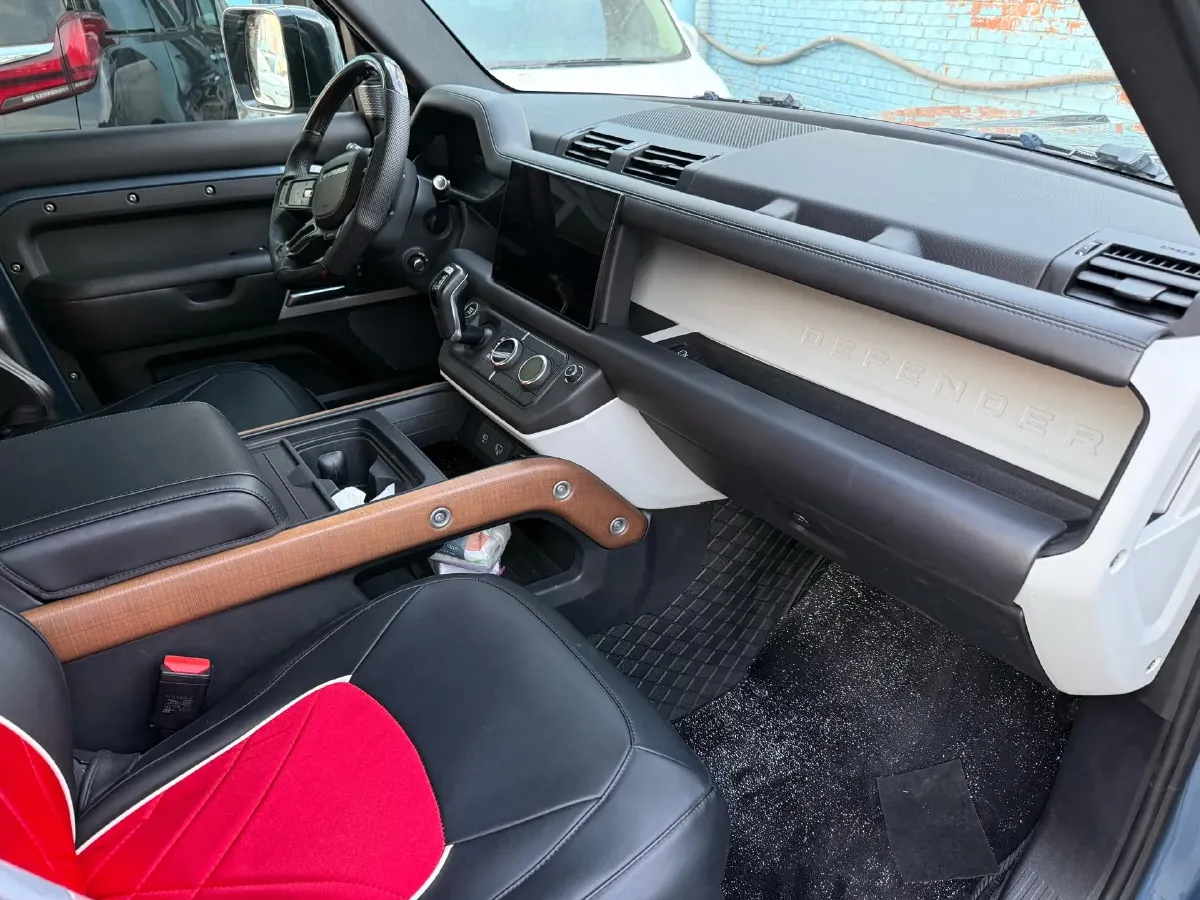 2022 Land Rover Defender 3.0T 400HP L6 8AT,autocango,china used car exporter,china ev exporter,chinese used car exporter,chinese used ev exporter