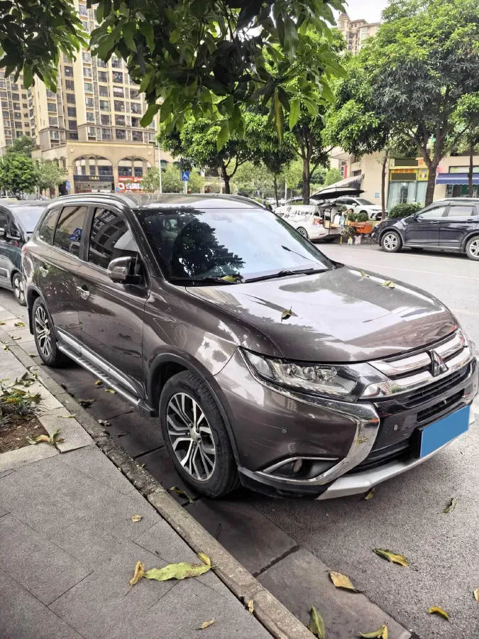 2018 Mitsubishi Outlander 2.4L 192HP L4 CVT,autocango,china used car exporter,china ev exporter,chinese used car exporter,chinese used ev exporter