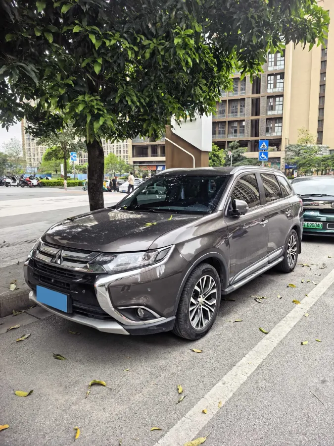 2018 Mitsubishi Outlander 2.4L 192HP L4 CVT,autocango,china used car exporter,china ev exporter,chinese used car exporter,chinese used ev exporter