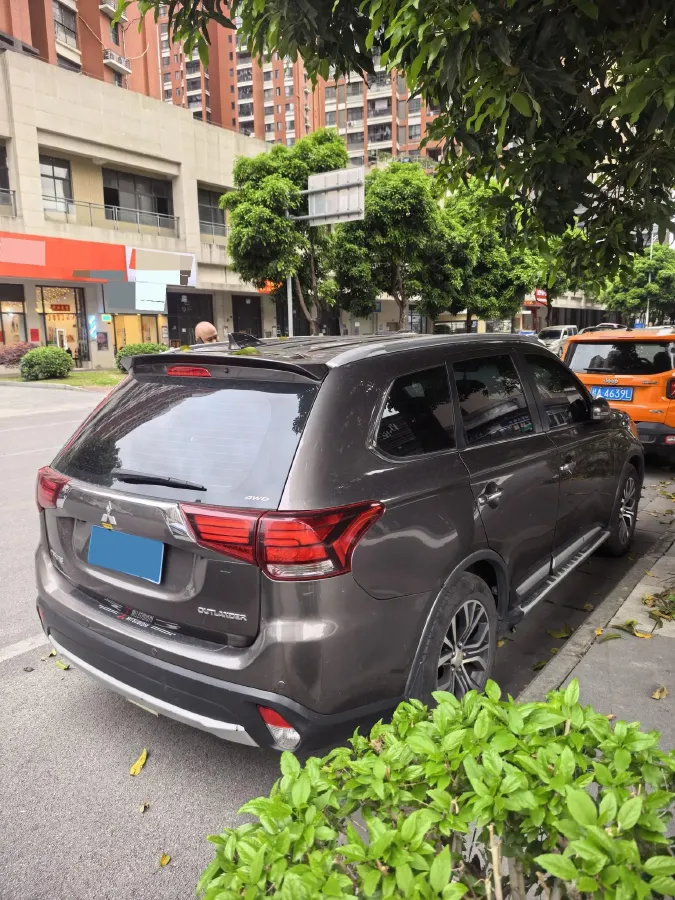 2018 Mitsubishi Outlander 2.4L 192HP L4 CVT,autocango,china used car exporter,china ev exporter,chinese used car exporter,chinese used ev exporter