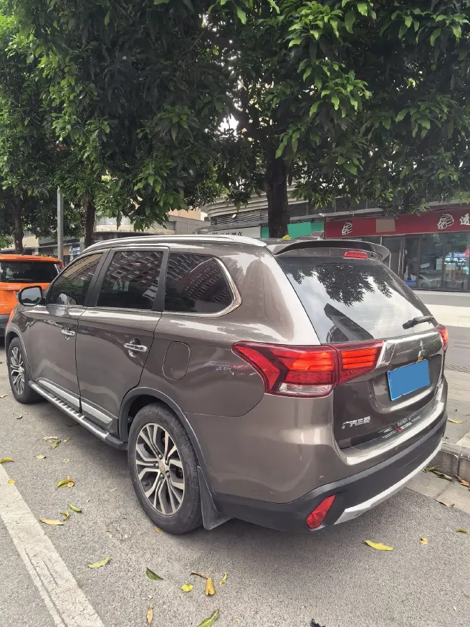 2018 Mitsubishi Outlander 2.4L 192HP L4 CVT,autocango,china used car exporter,china ev exporter,chinese used car exporter,chinese used ev exporter