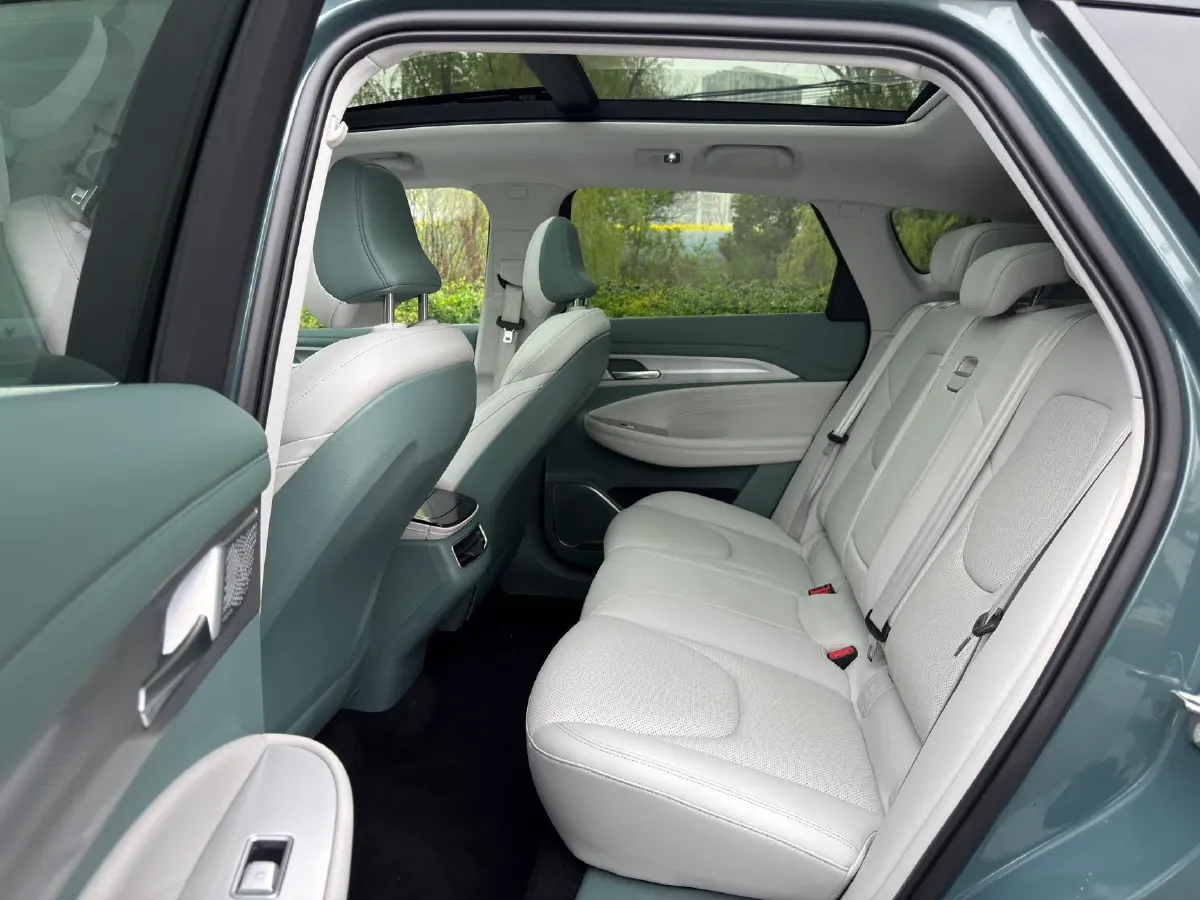 2023 ARCFOX αT BEV 68.1KWH,autocango,china used car exporter,china ev exporter,chinese used car exporter,chinese used ev exporter