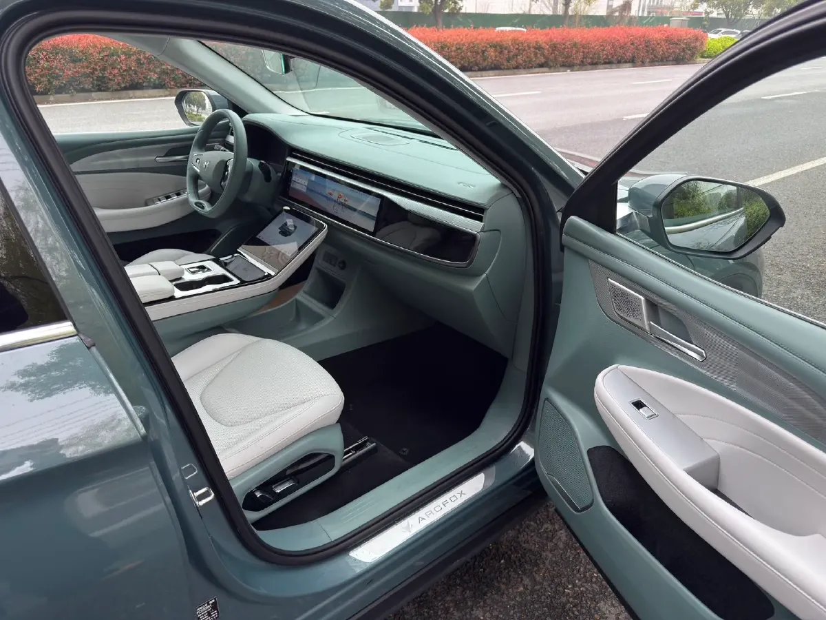 2023 ARCFOX αT BEV 68.1KWH,autocango,china used car exporter,china ev exporter,chinese used car exporter,chinese used ev exporter