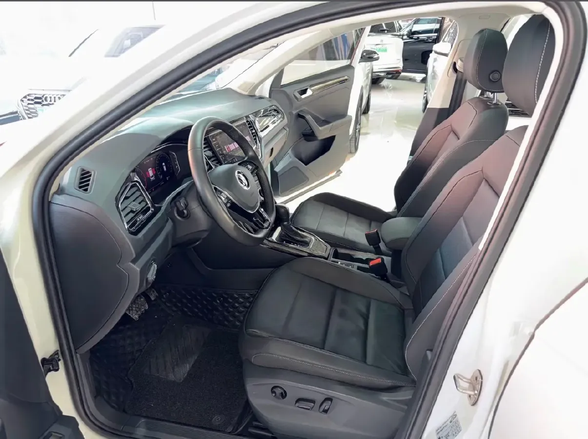 2022 Volkswagen T-Roc 1.4T 150HP L4 7DCT,autocango,china used car exporter,china ev exporter,chinese used car exporter,chinese used ev exporter