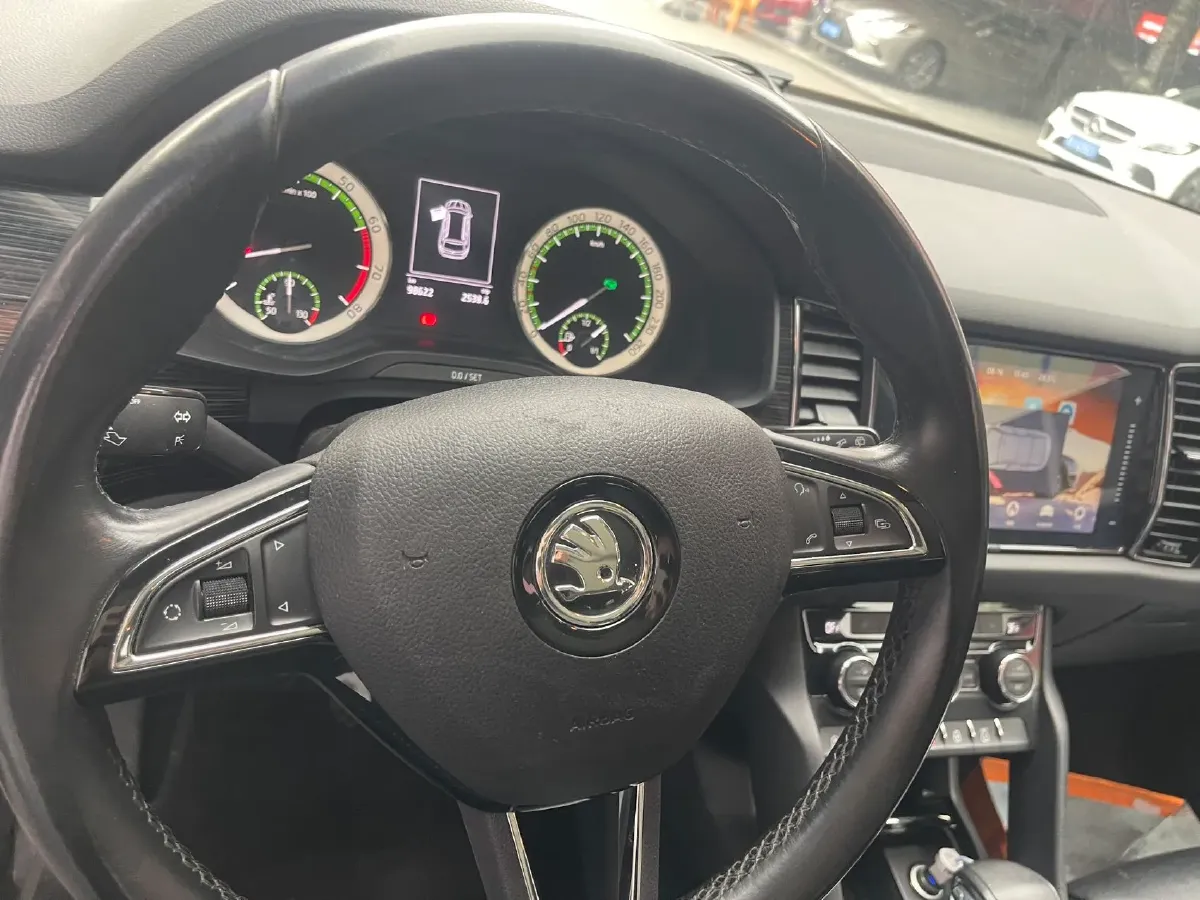 2018 Skoda Kodiak 1.8T 180HP L4 7DCT,autocango,china used car exporter,china ev exporter,chinese used car exporter,chinese used ev exporter