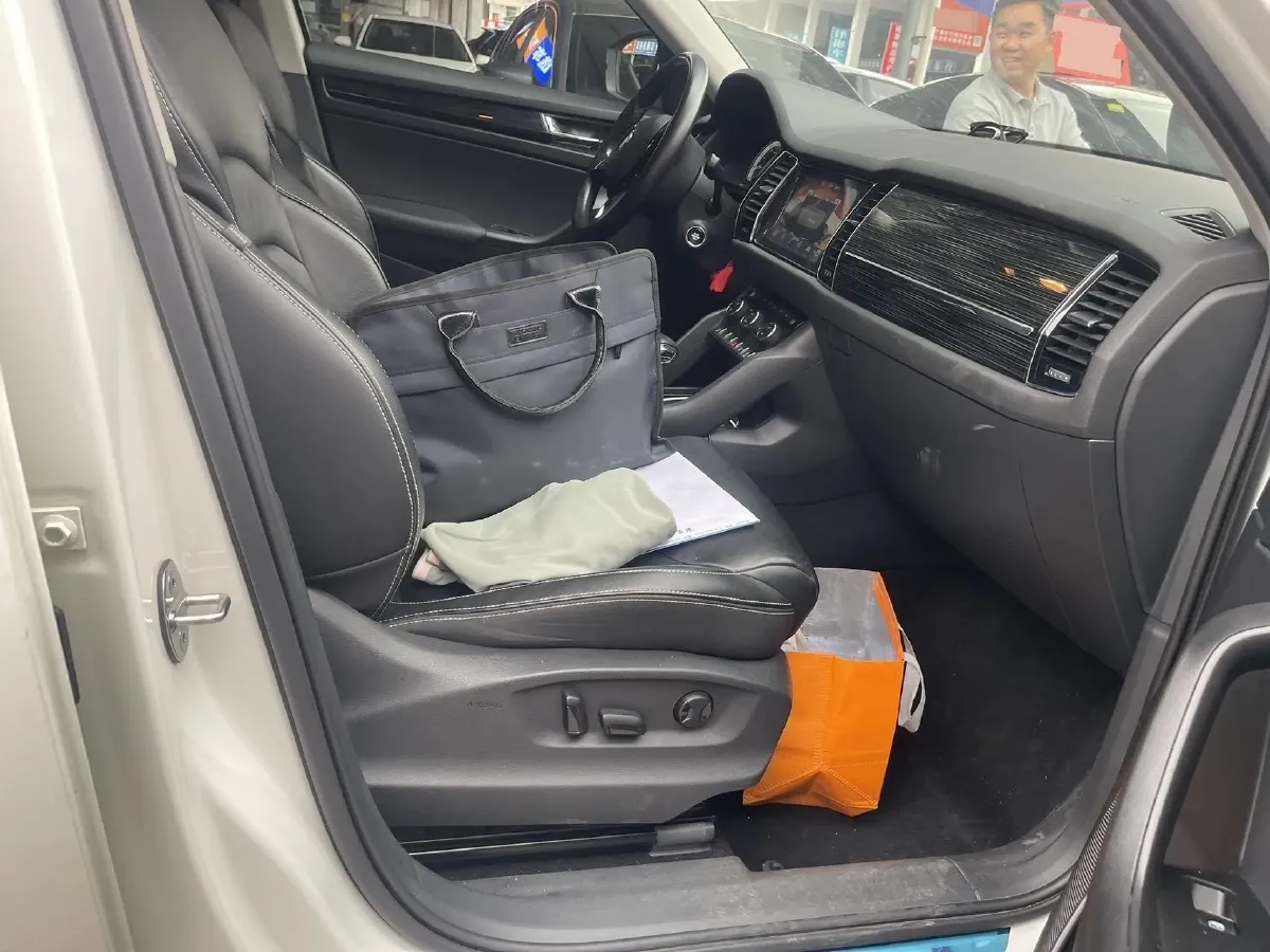 2018 Skoda Kodiak 1.8T 180HP L4 7DCT,autocango,china used car exporter,china ev exporter,chinese used car exporter,chinese used ev exporter