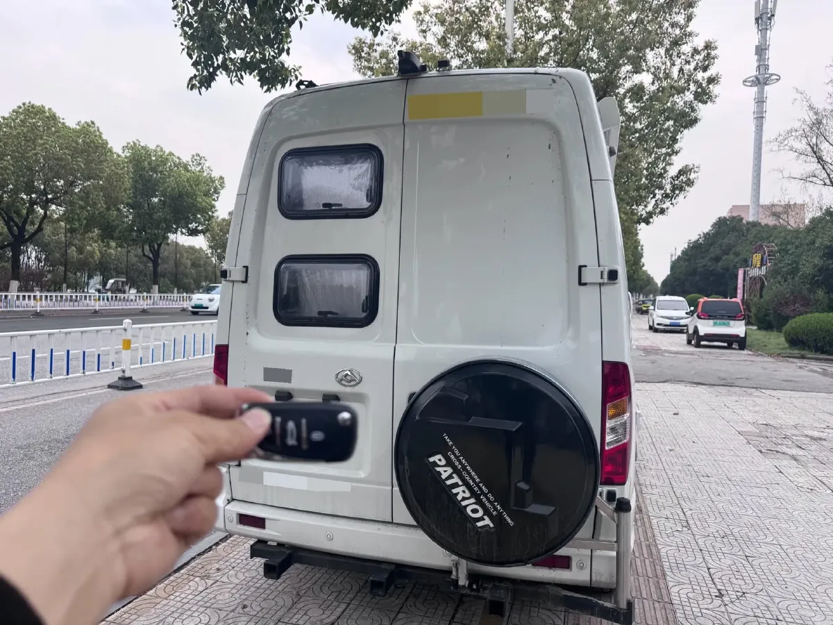 2023 MAXUS XinTu V80 2.0T 139HP L4 6MT,autocango,china used car exporter,china ev exporter,chinese used car exporter,chinese used ev exporter