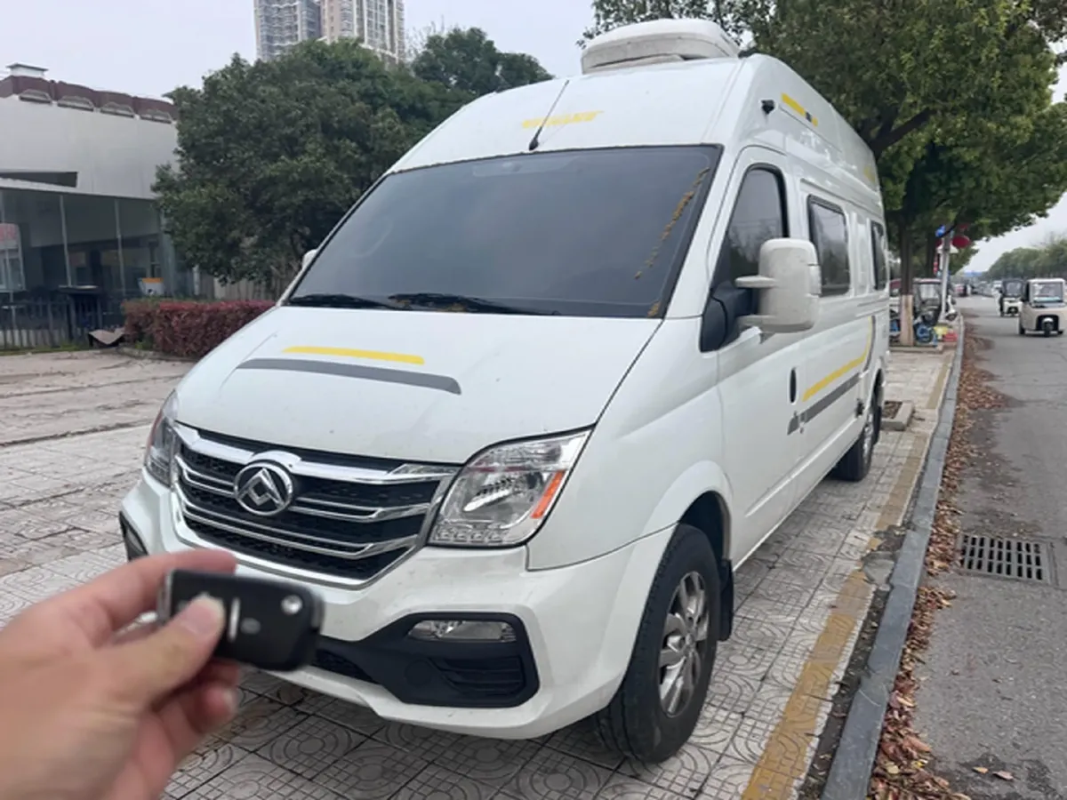 2023 MAXUS XinTu V80 2.0T 139HP L4 6MT,autocango,china used car exporter,china ev exporter,chinese used car exporter,chinese used ev exporter