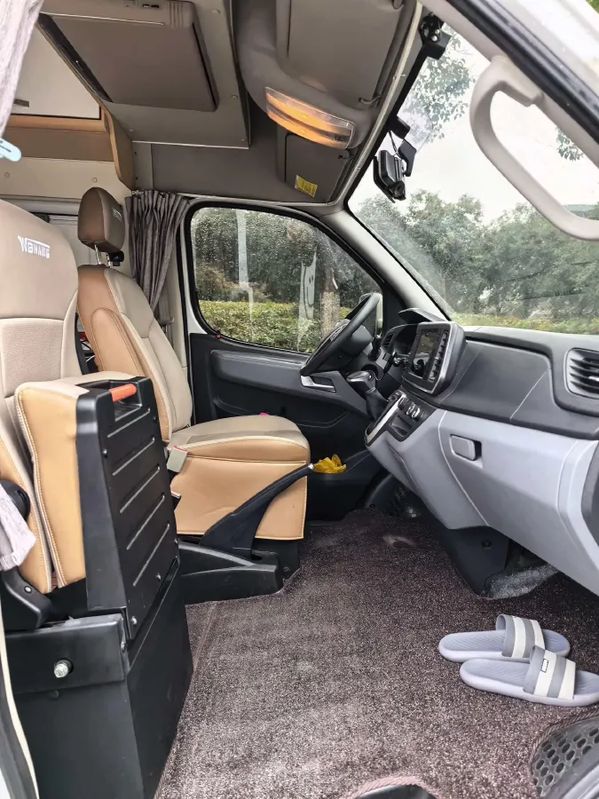 2023 MAXUS XinTu V80 2.0T 139HP L4 6MT,autocango,china used car exporter,china ev exporter,chinese used car exporter,chinese used ev exporter