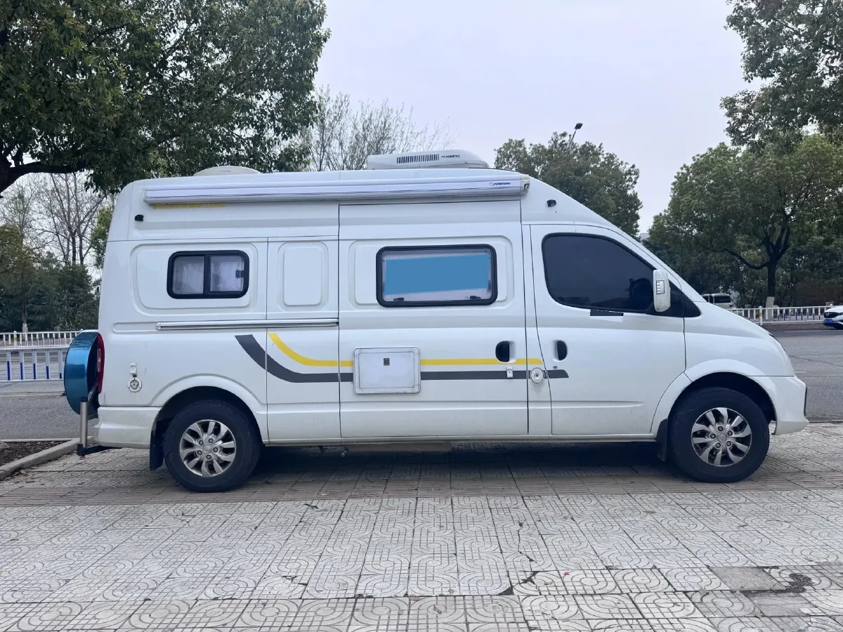 2023 MAXUS XinTu V80 2.0T 139HP L4 6MT,autocango,china used car exporter,china ev exporter,chinese used car exporter,chinese used ev exporter