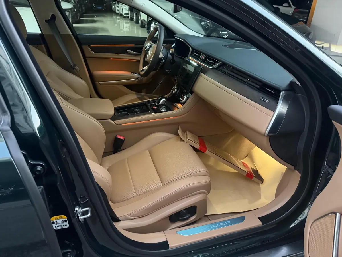 2023 Jaguar XFL 2.0T 250HP L4 8AT,autocango,china used car exporter,china ev exporter,chinese used car exporter,chinese used ev exporter