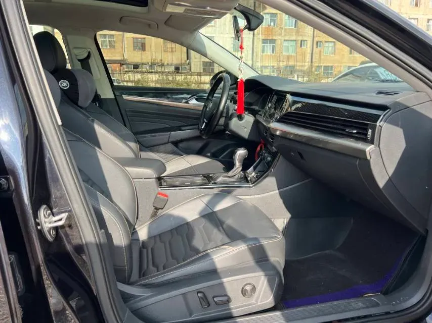 2019 Volvo V40 1.5T 152HP L4 6AT,autocango,china used car exporter,china ev exporter,chinese used car exporter,chinese used ev exporter