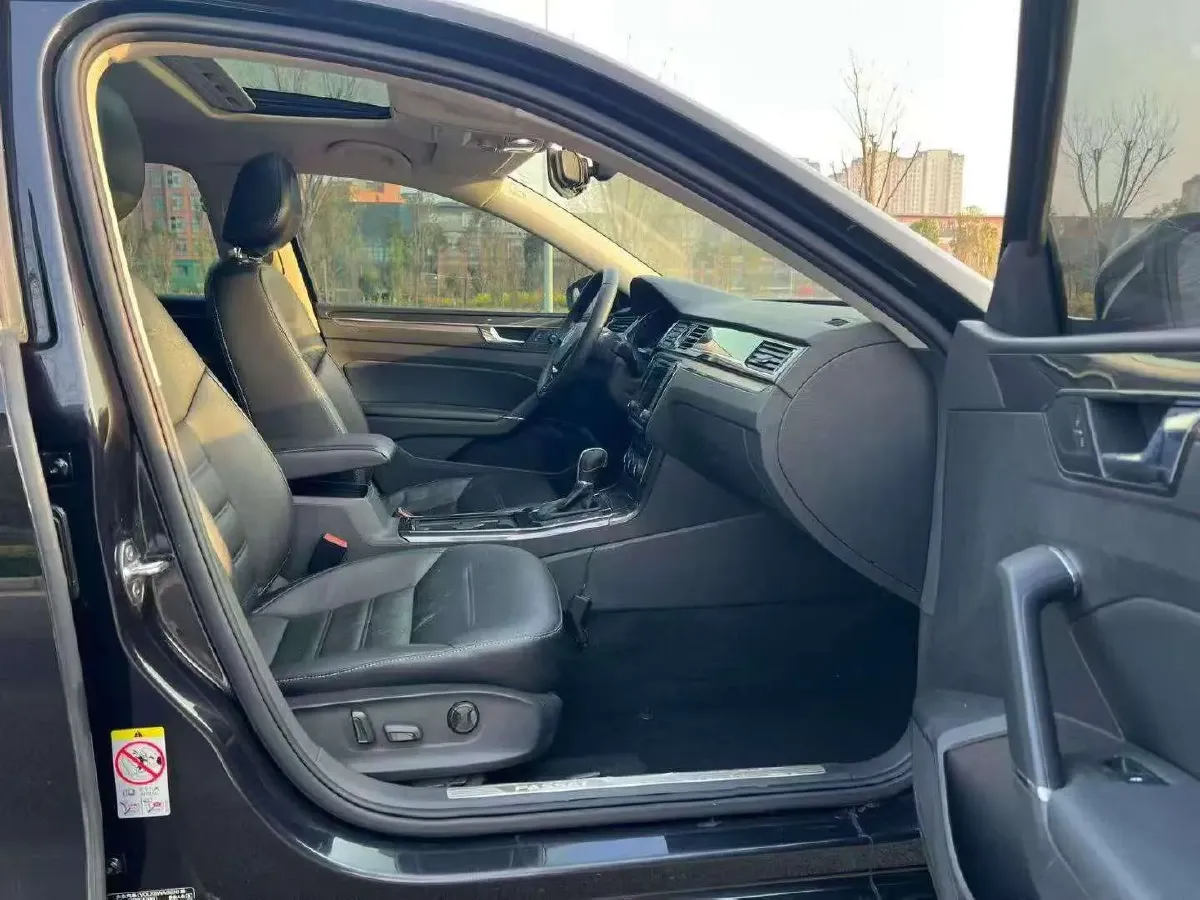 2017 Volkswagen Passat 1.8T 180HP L4 7DCT,autocango,china used car exporter,china ev exporter,chinese used car exporter,chinese used ev exporter