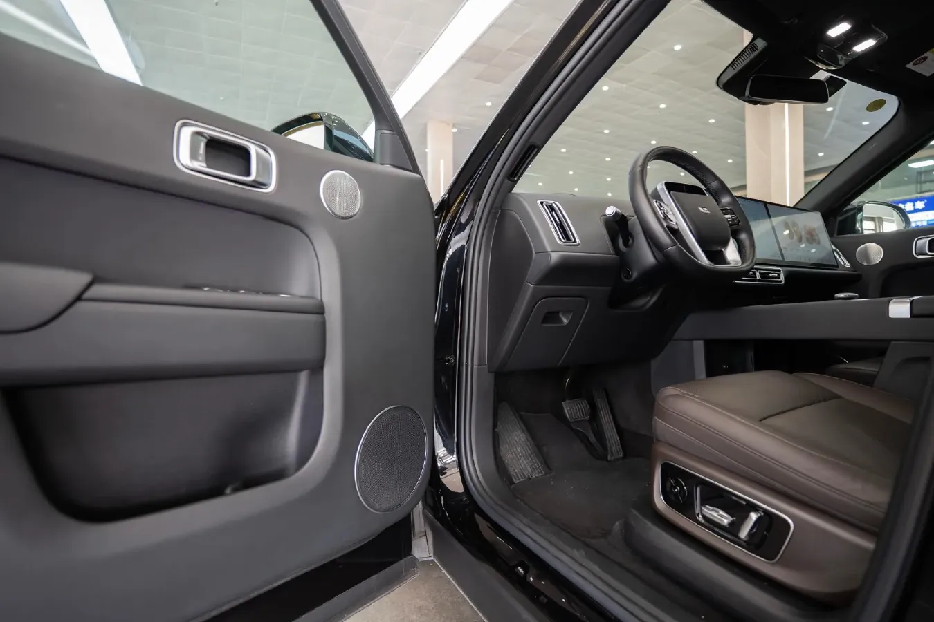 2023 Li L8 Range Extended 154HP REEV 40.9KWH,autocango,china used car exporter,china ev exporter,chinese used car exporter,chinese used ev exporter